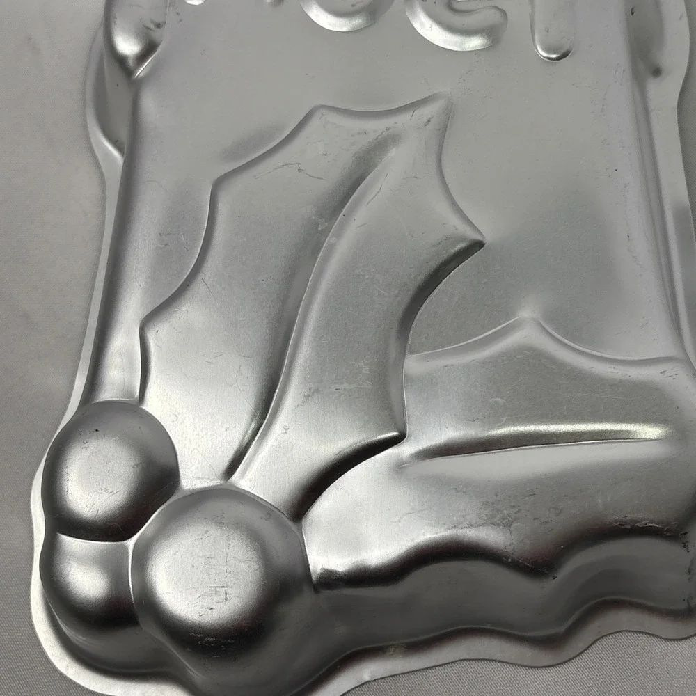 Vintage 1981 Wilton Aluminum 16.5